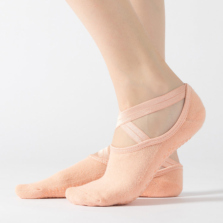 Pilates grip socks with breathable cotton fabric