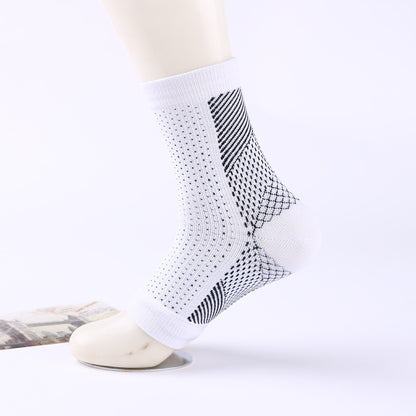 Ankle compression socks with close fitting ankle design